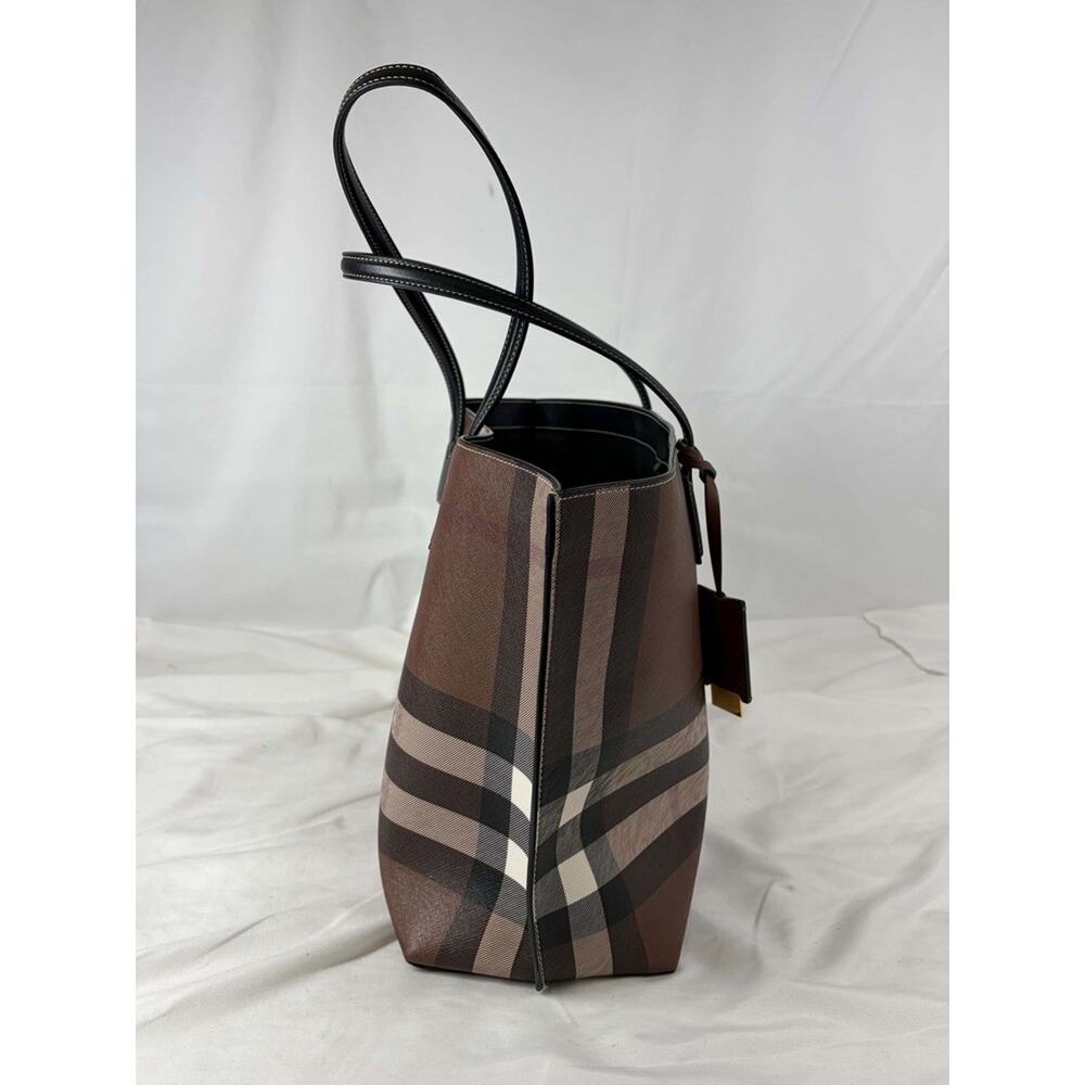 The Burberry Medium Check Tote in Dark Birch Brown SPB JA-369520 - Picture 5 of 16